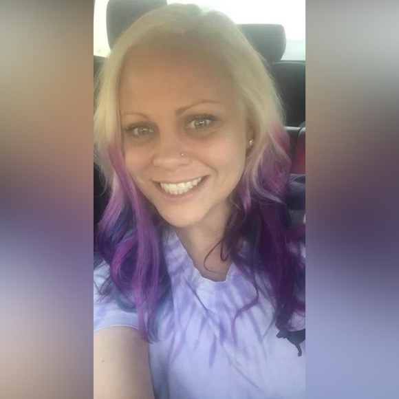 Meet your Posher, Angie - Picture 2 of 2